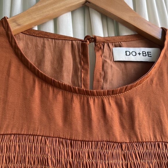 DO + BE - size medium - brown statement blouse - Picture 2 of 7